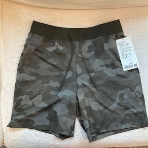 Lulu lemon T.H.E Short 7inch size M